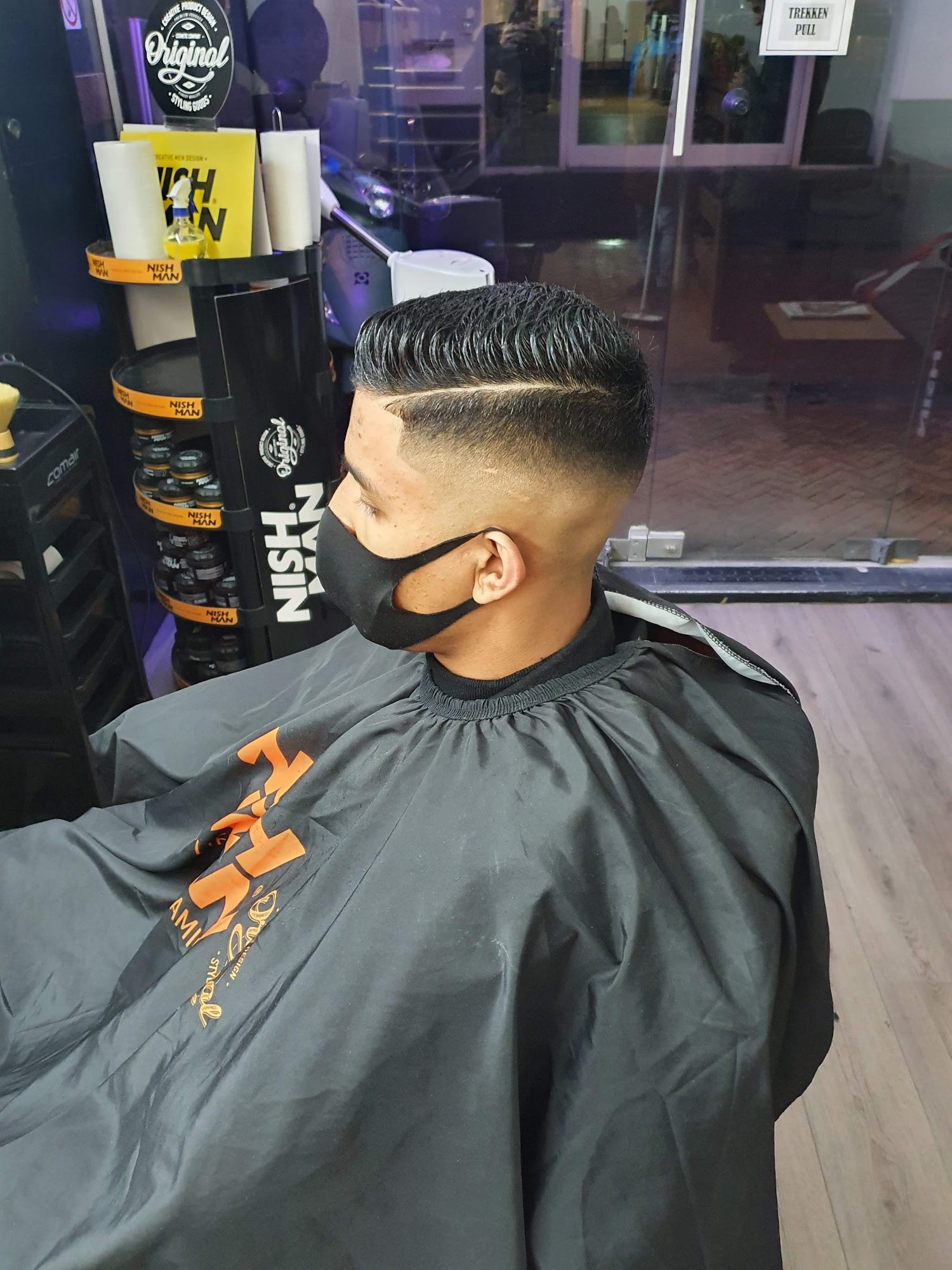 Strakke fade met scherpe lijnen, achterkant